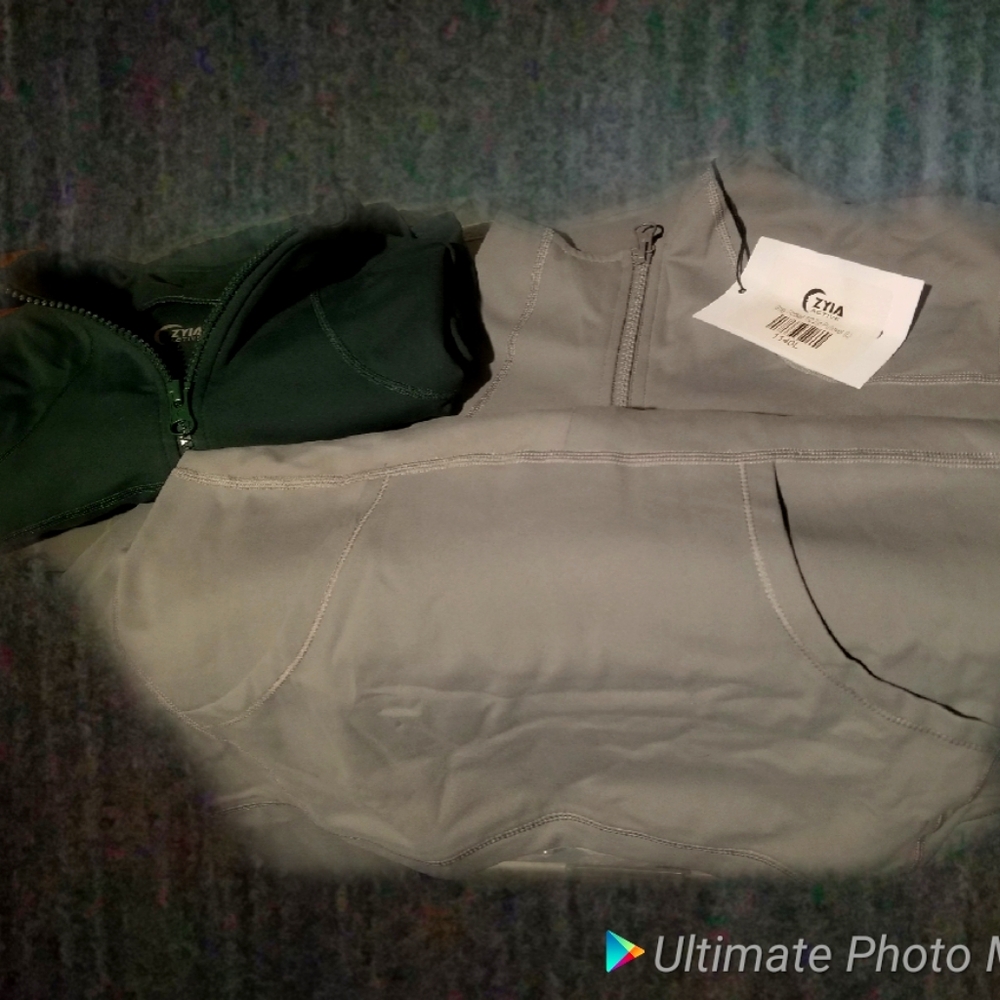Zyia sweatshirts